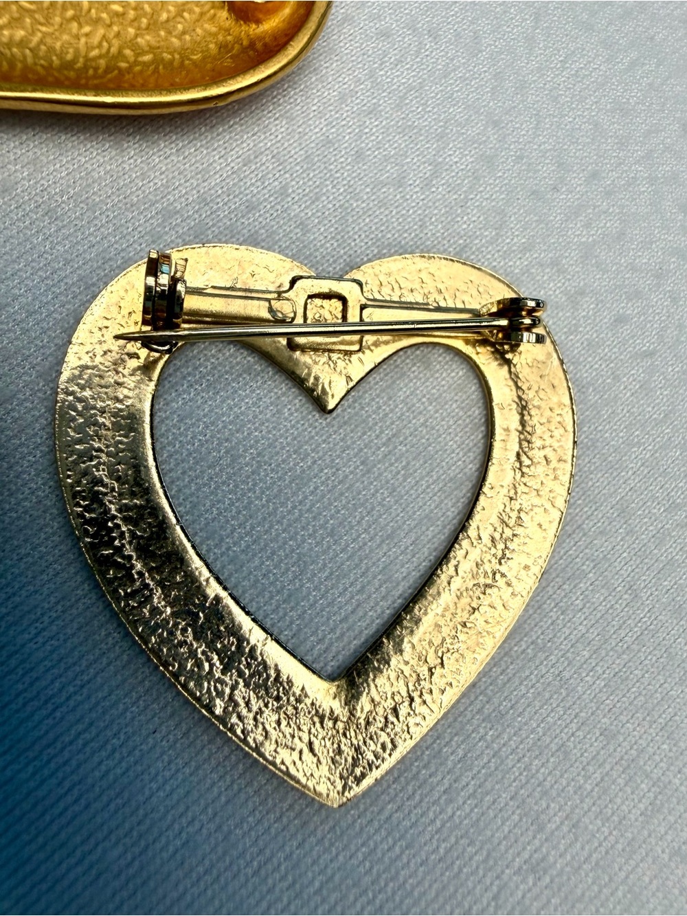 Vintage-Modern-Fashion 5-Brooch Bundle: Hearts, Sandor etc, GUC - Picture 8 of 13